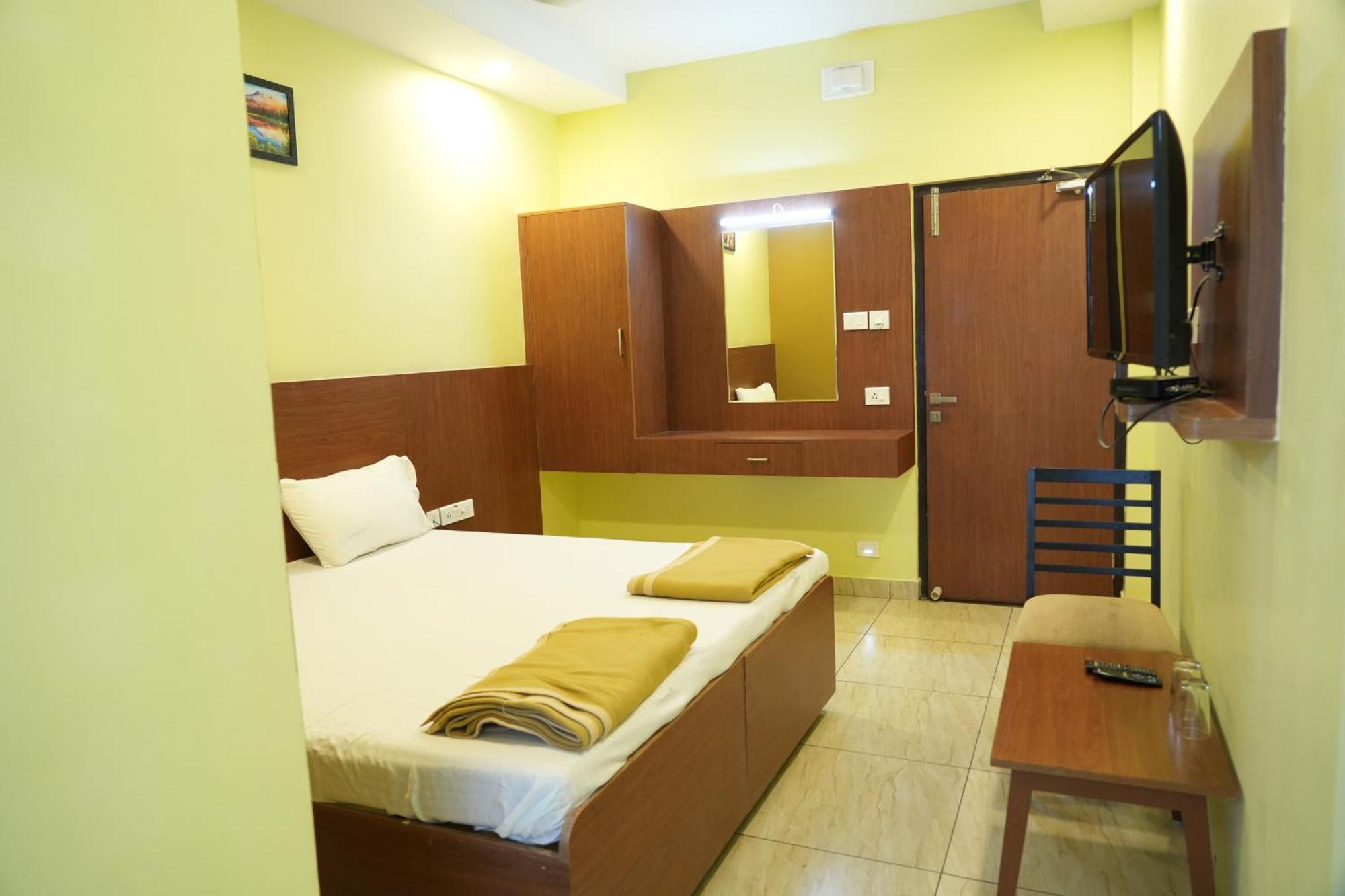 Sri Krishnan Residency Hotel Pollāchi Exterior foto