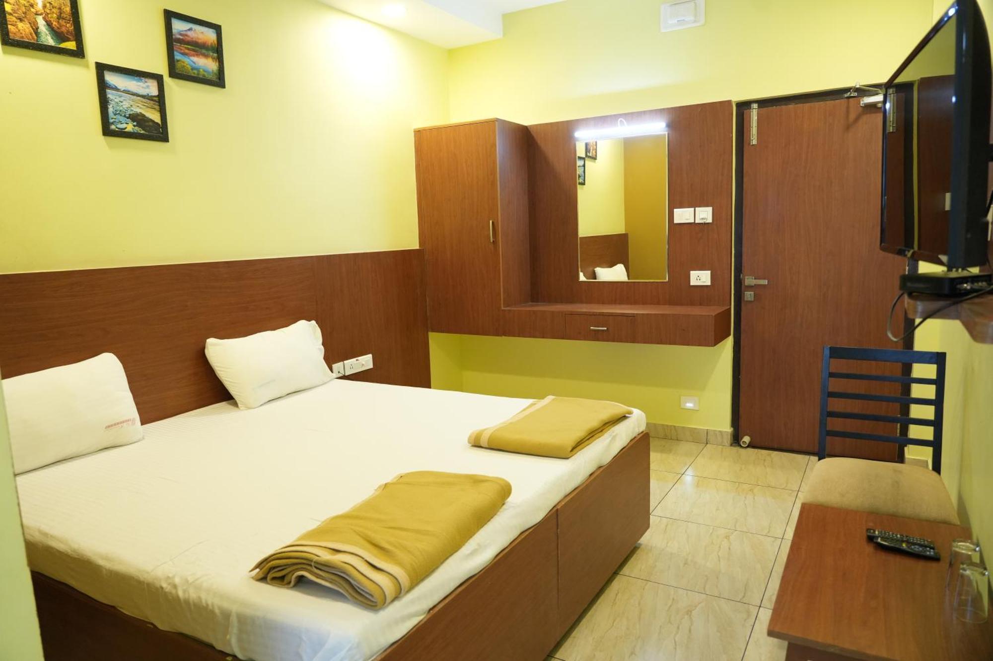 Sri Krishnan Residency Hotel Pollāchi Exterior foto