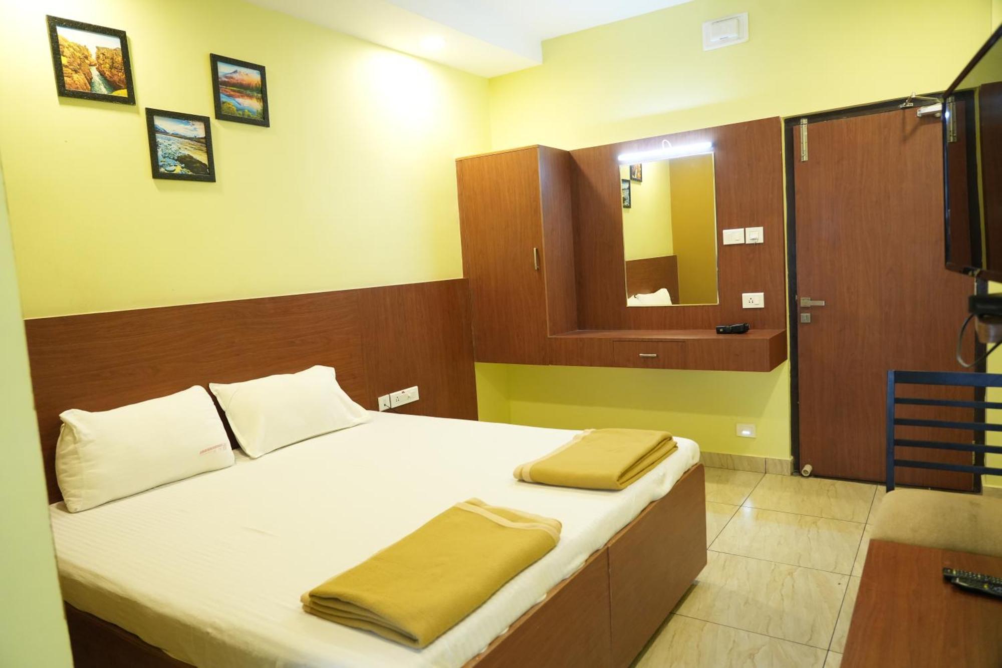 Sri Krishnan Residency Hotel Pollāchi Exterior foto