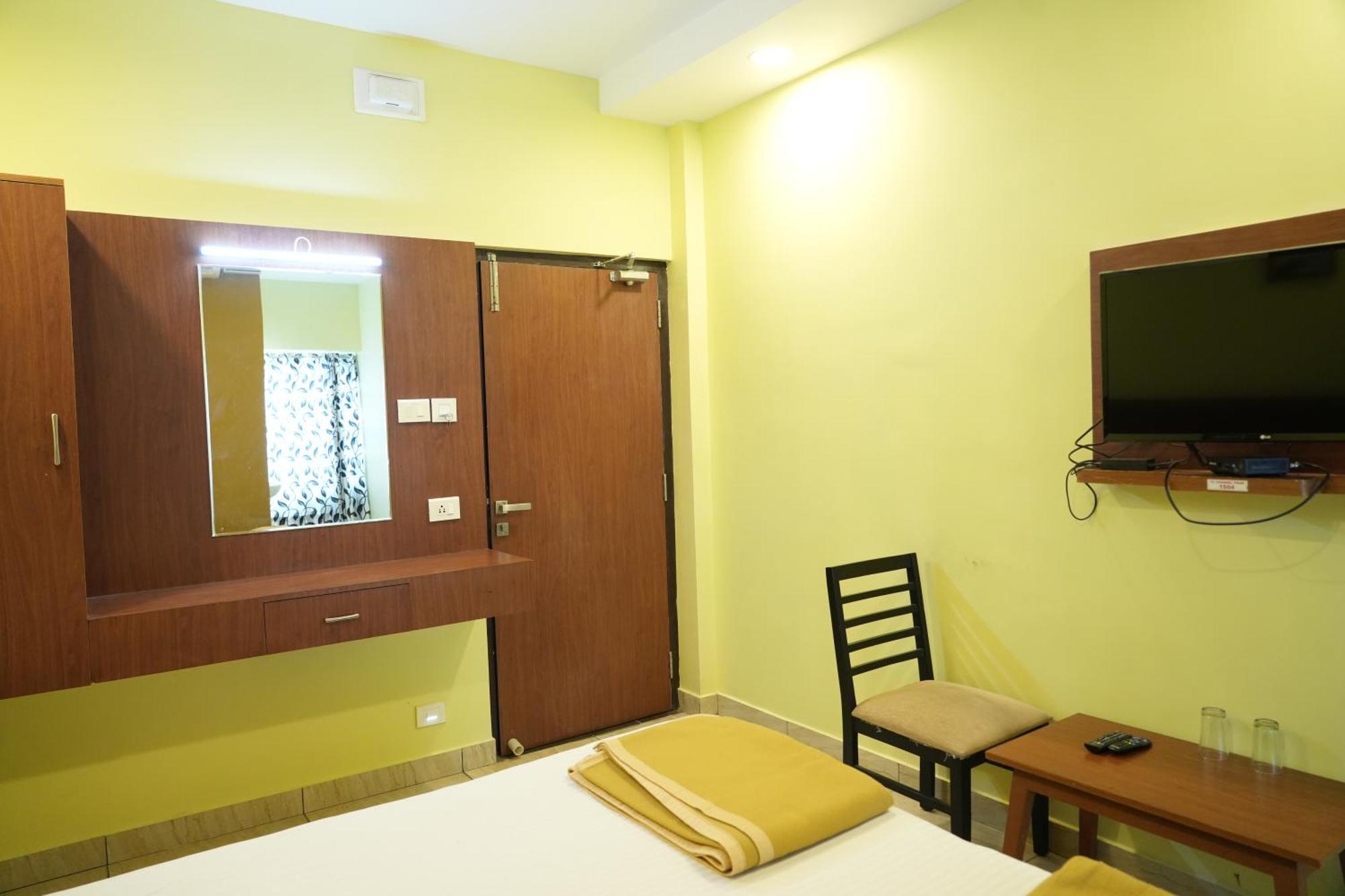 Sri Krishnan Residency Hotel Pollāchi Exterior foto