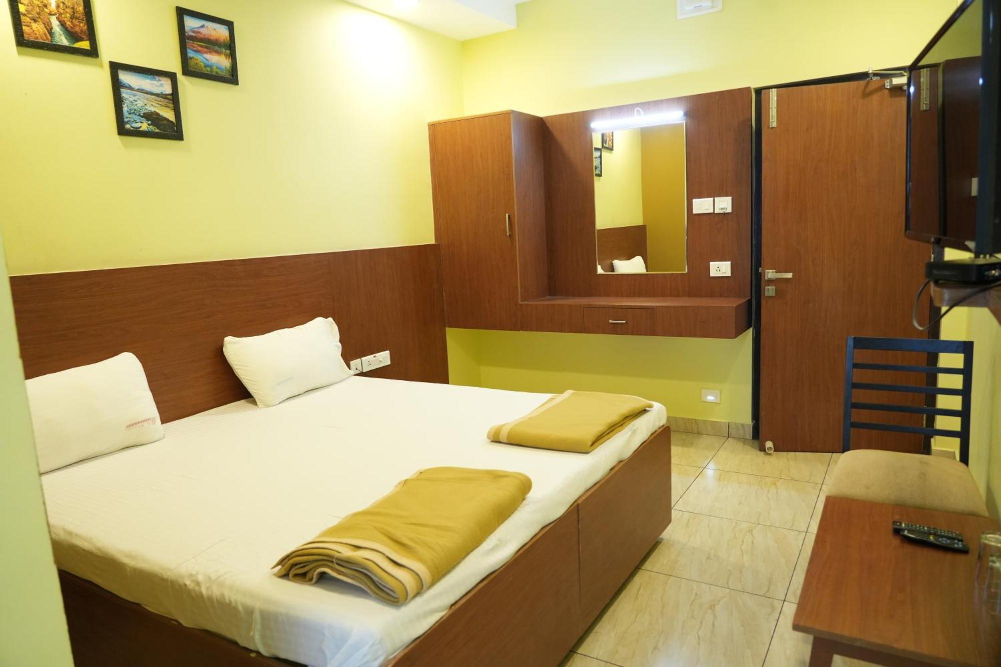 Sri Krishnan Residency Hotel Pollāchi Exterior foto