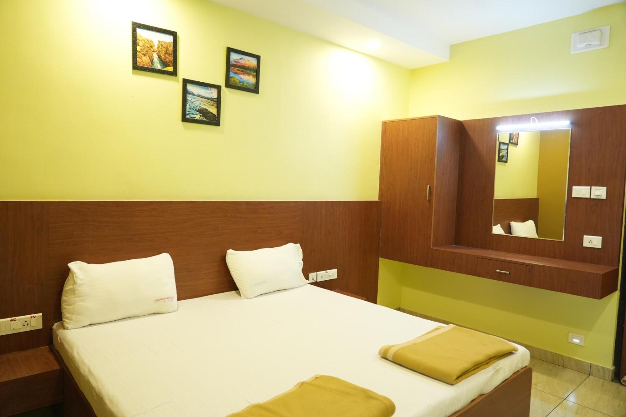 Sri Krishnan Residency Hotel Pollāchi Exterior foto