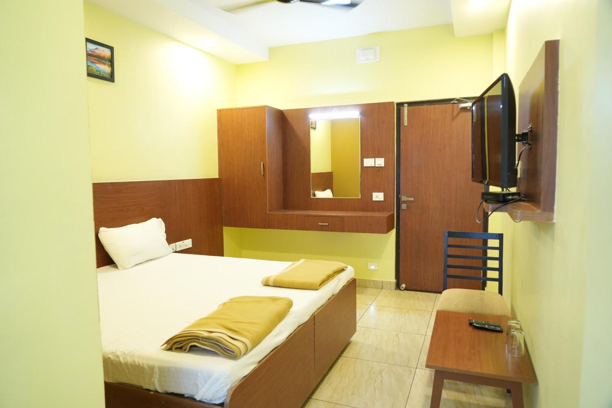 Sri Krishnan Residency Hotel Pollāchi Exterior foto