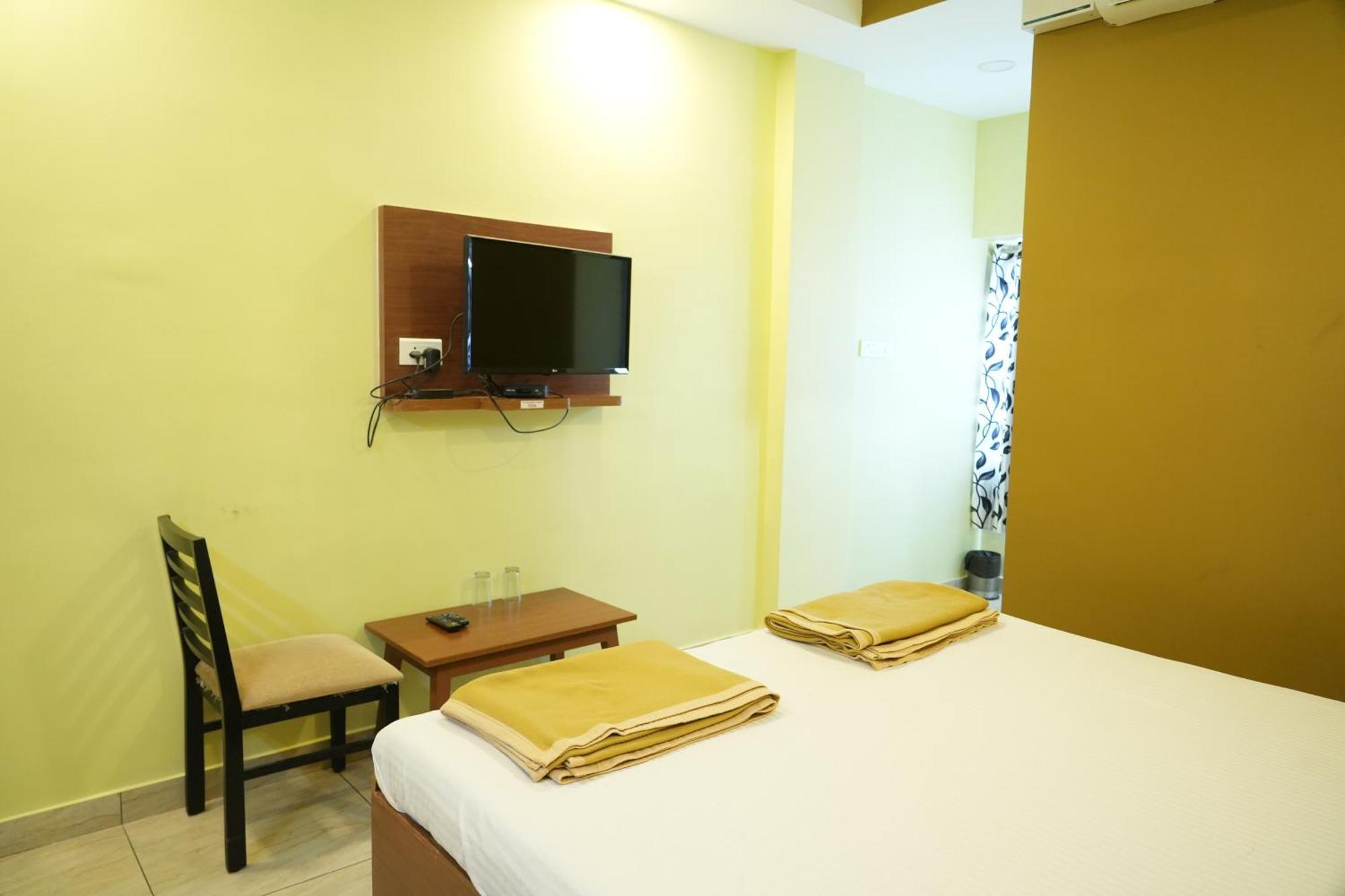 Sri Krishnan Residency Hotel Pollāchi Exterior foto