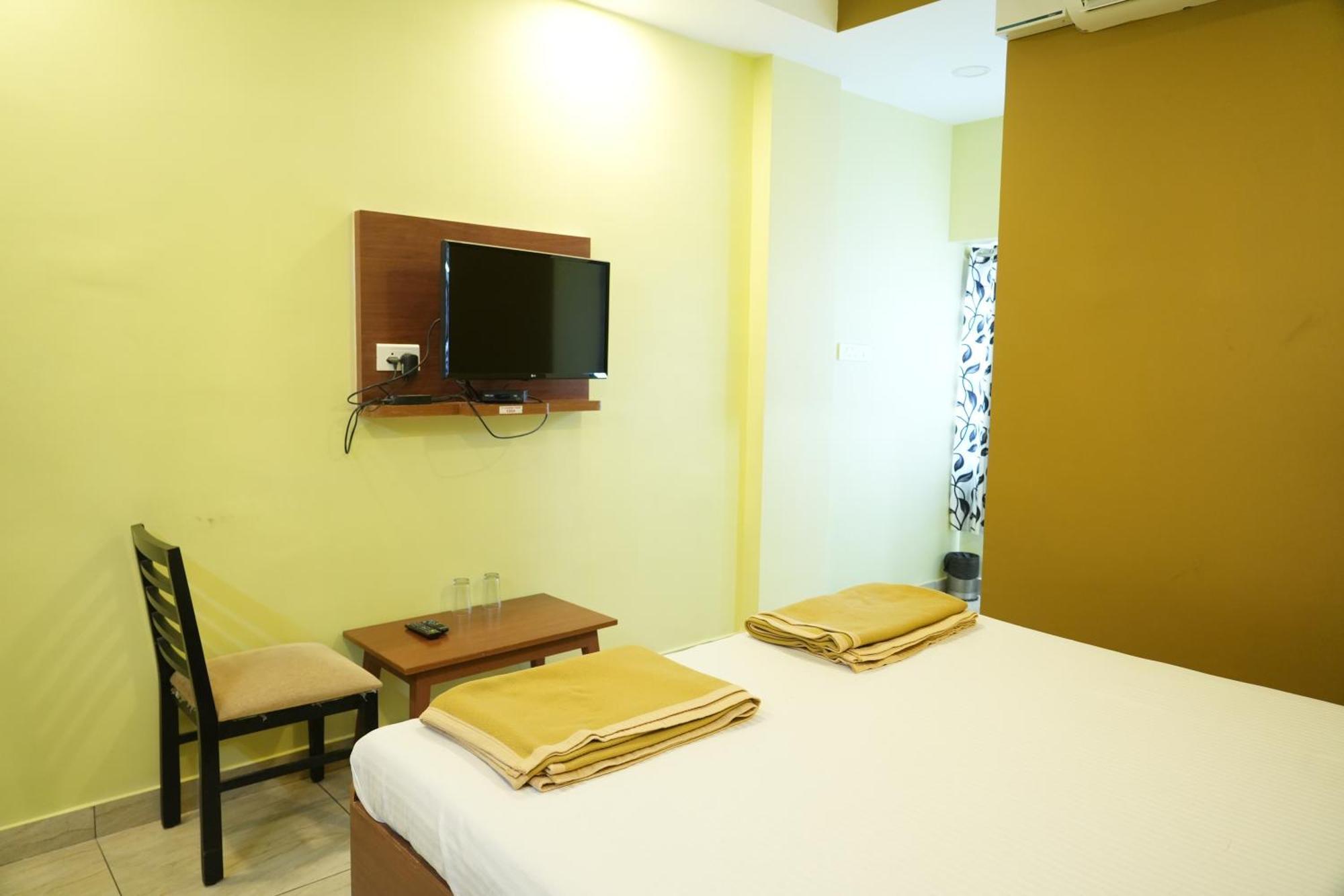 Sri Krishnan Residency Hotel Pollāchi Exterior foto