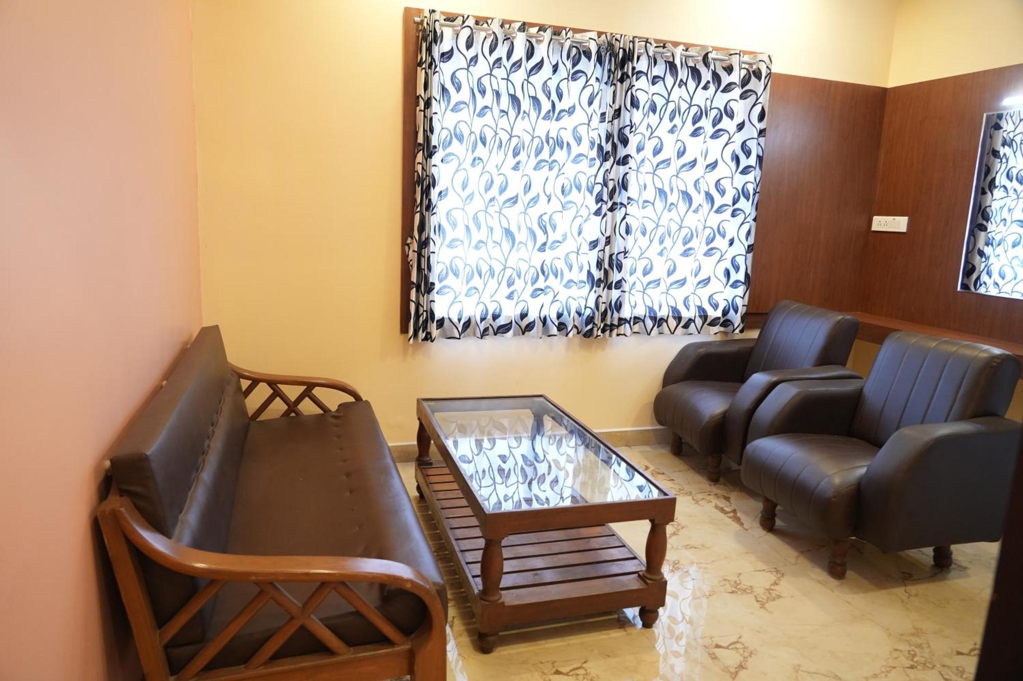 Sri Krishnan Residency Hotel Pollāchi Exterior foto