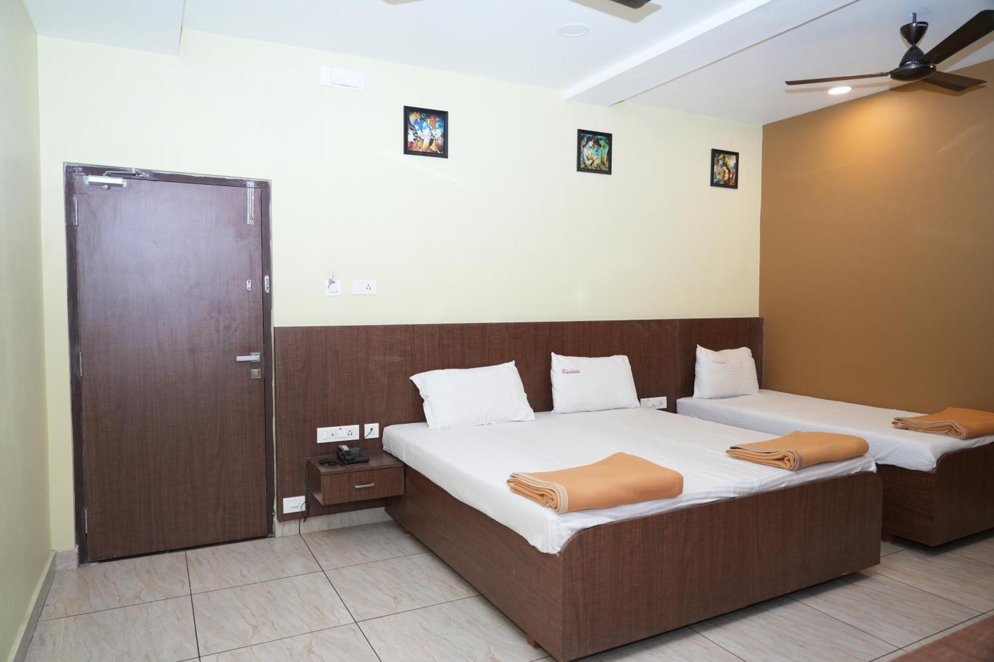 Sri Krishnan Residency Hotel Pollāchi Exterior foto