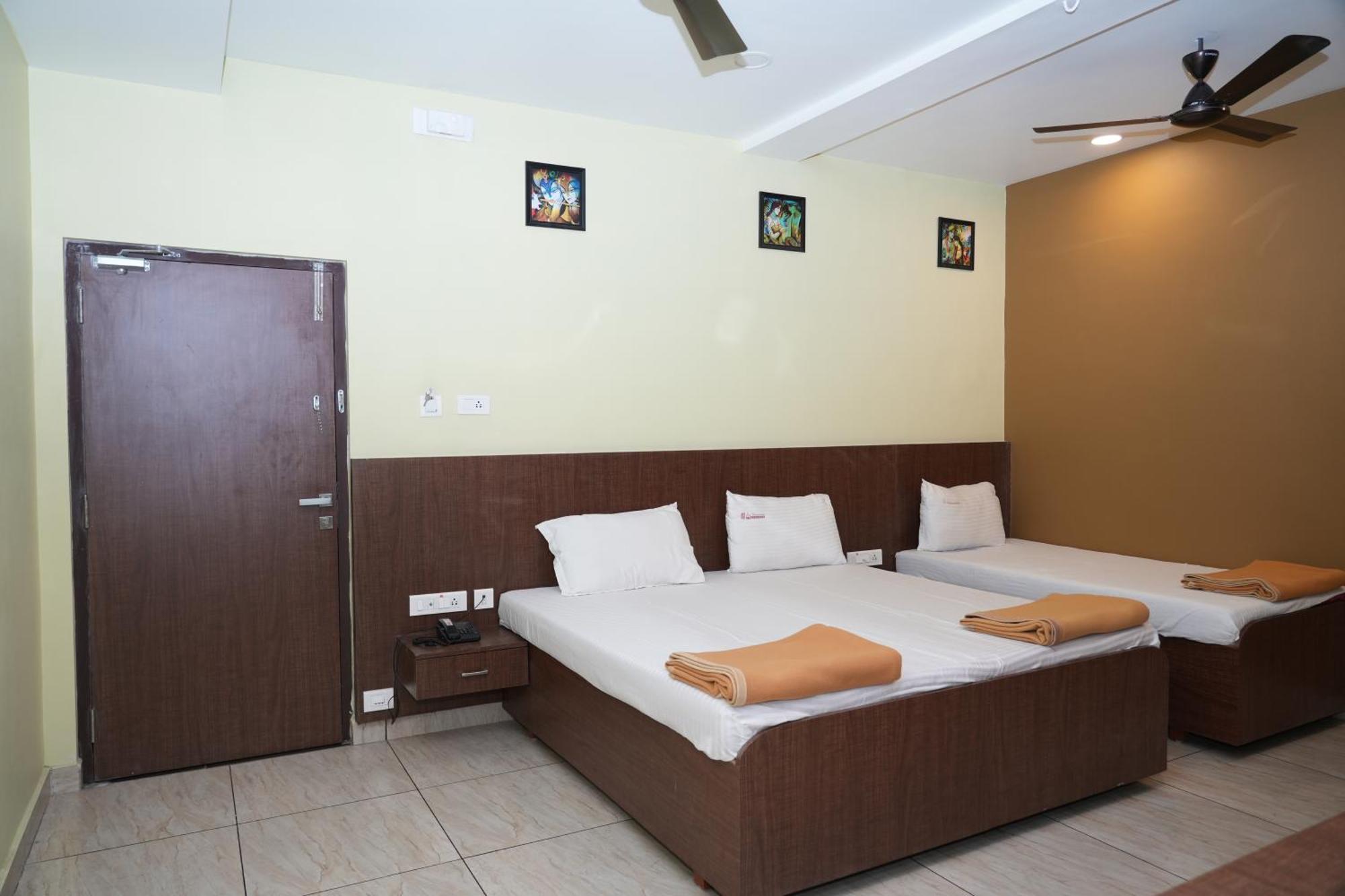 Sri Krishnan Residency Hotel Pollāchi Exterior foto