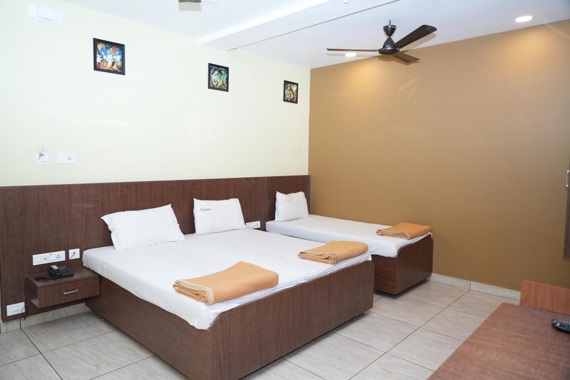 Sri Krishnan Residency Hotel Pollāchi Exterior foto
