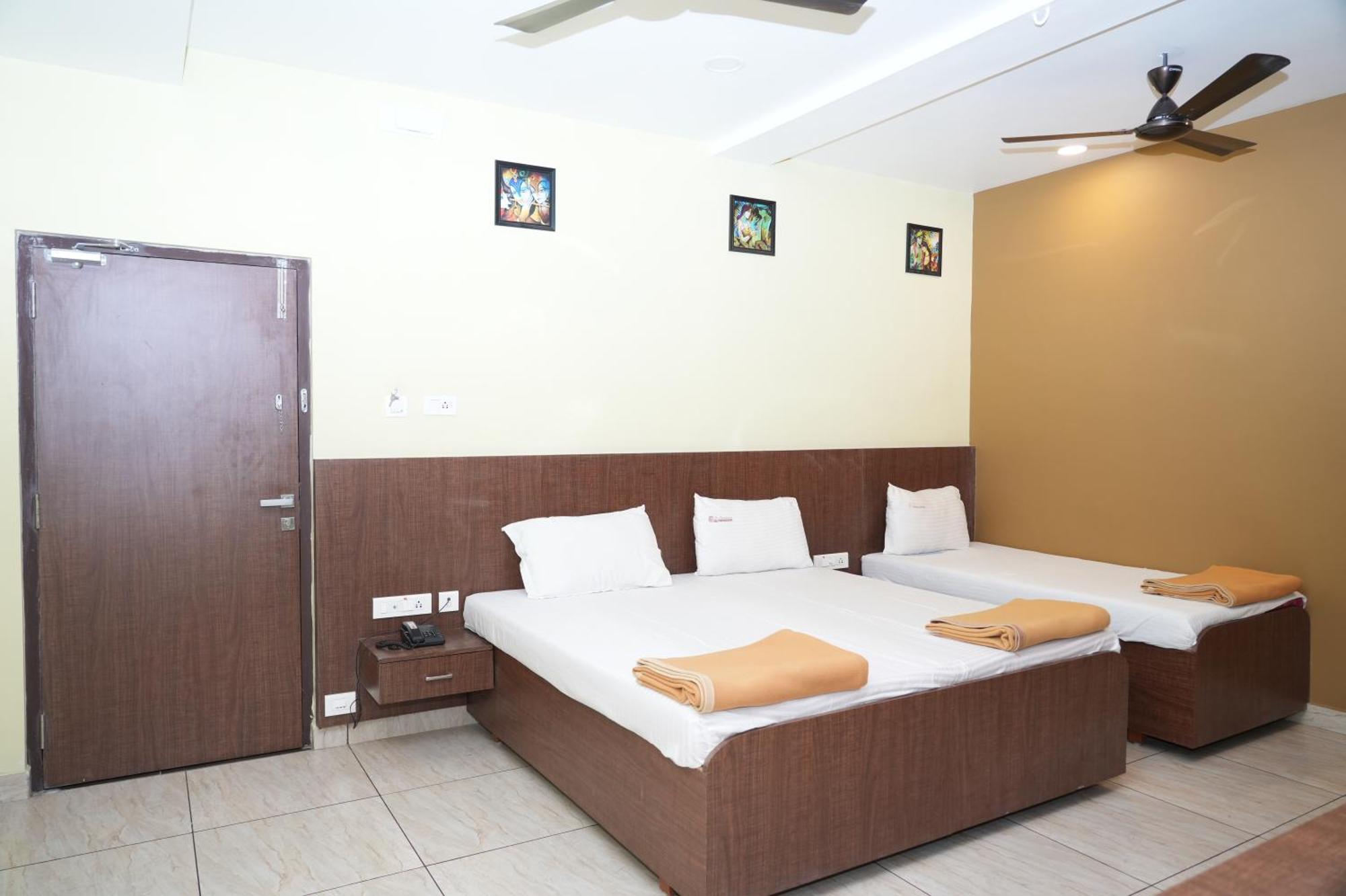Sri Krishnan Residency Hotel Pollāchi Exterior foto