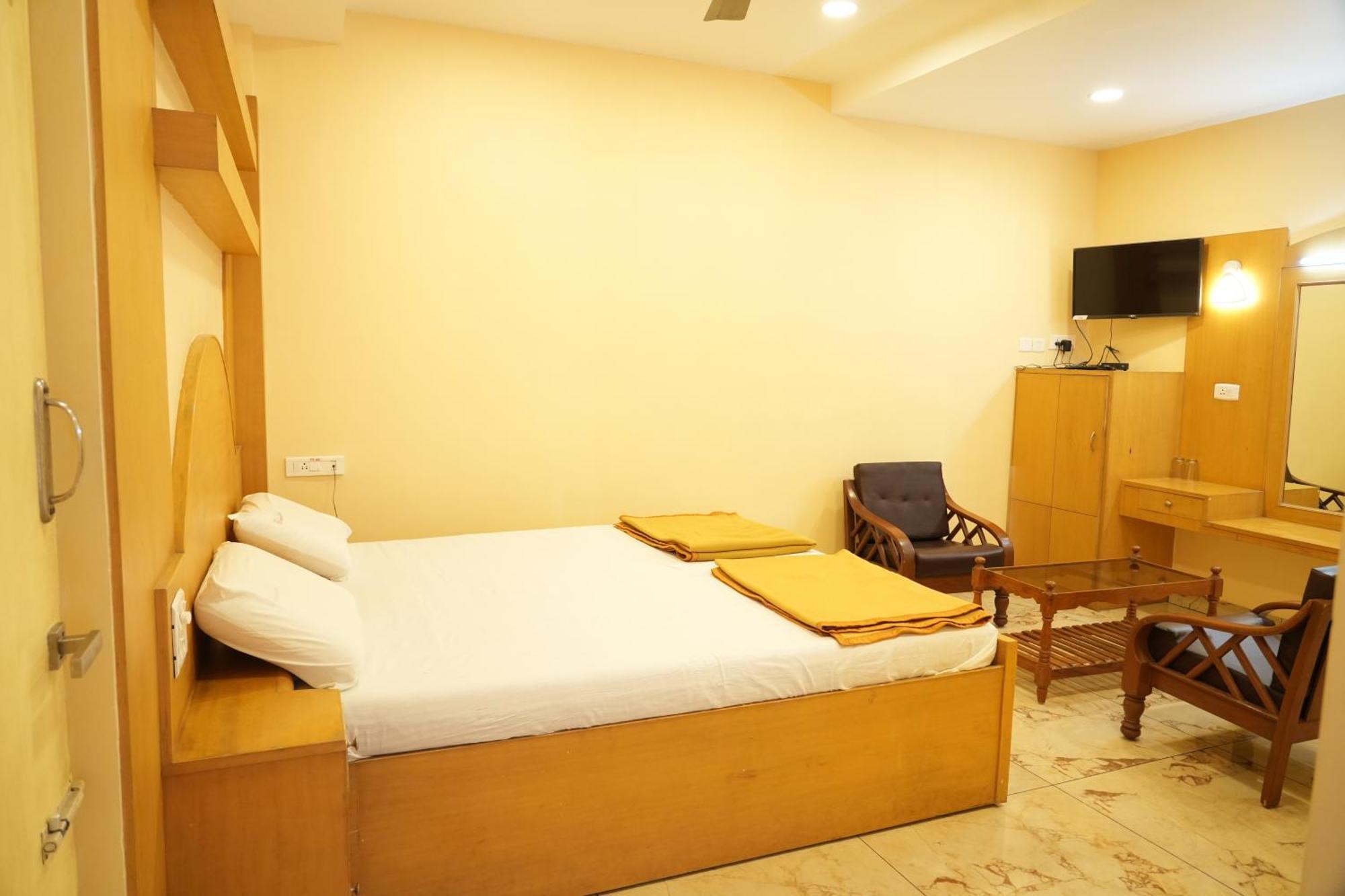 Sri Krishnan Residency Hotel Pollāchi Exterior foto