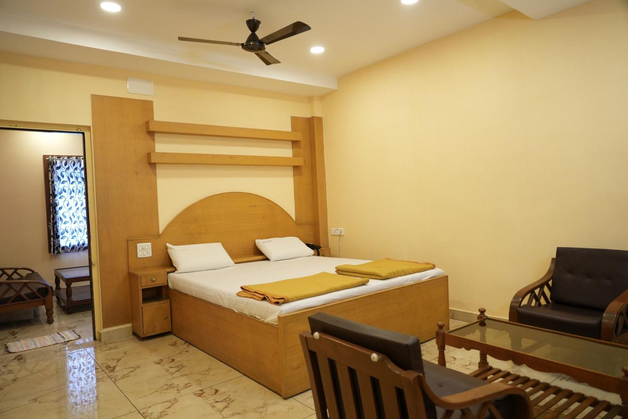 Sri Krishnan Residency Hotel Pollāchi Exterior foto