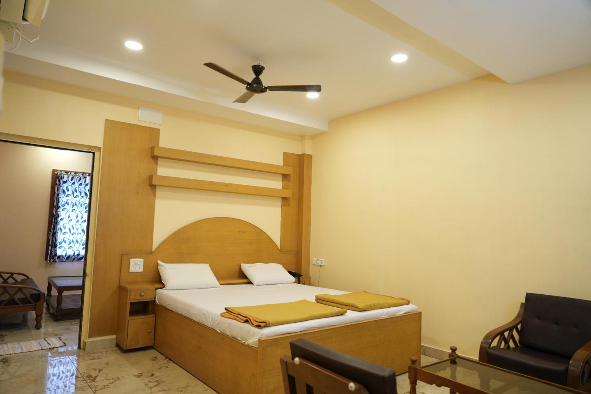 Sri Krishnan Residency Hotel Pollāchi Exterior foto