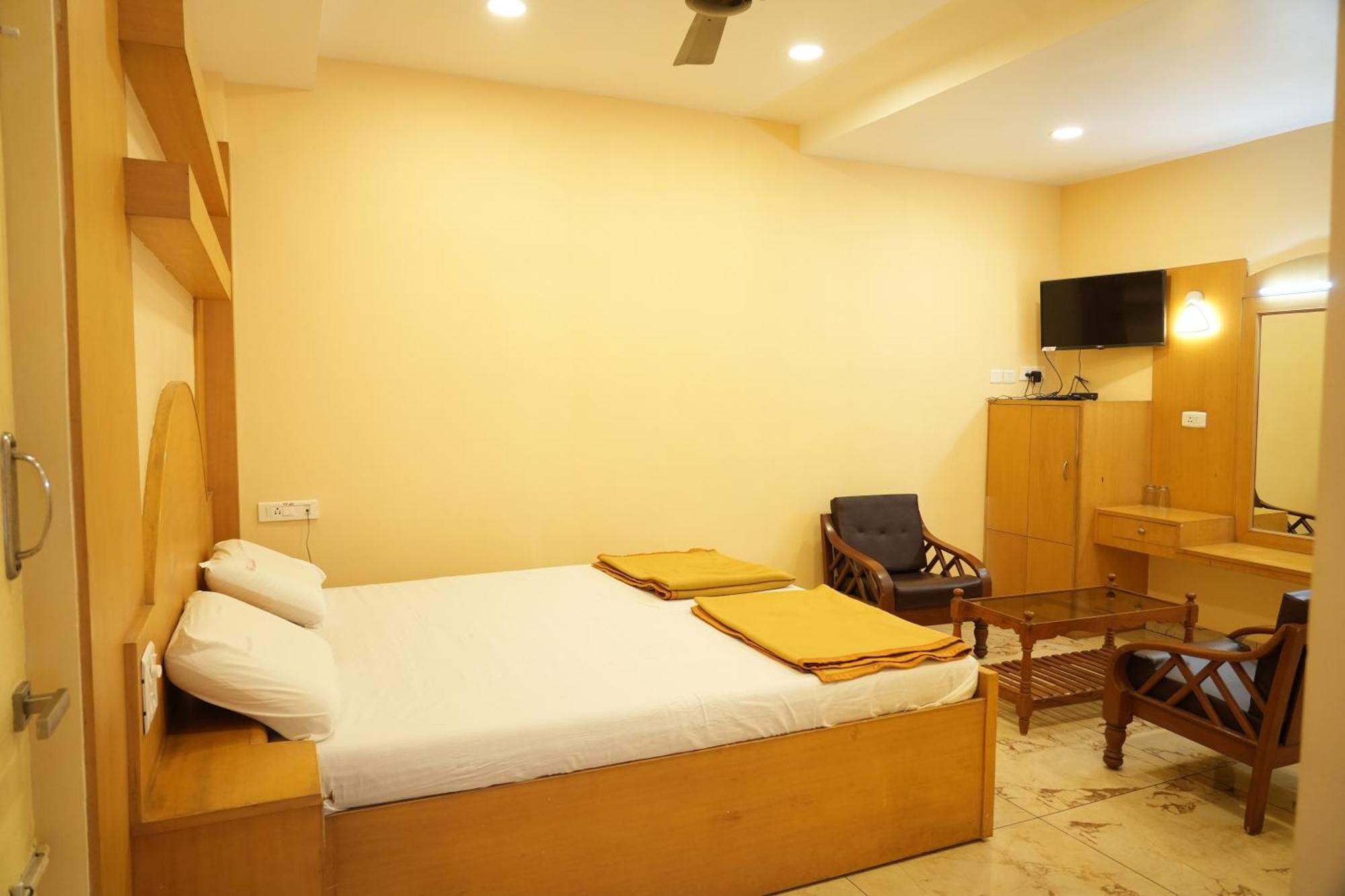 Sri Krishnan Residency Hotel Pollāchi Exterior foto